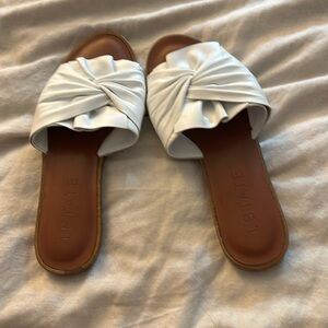 White Sandal 1. State